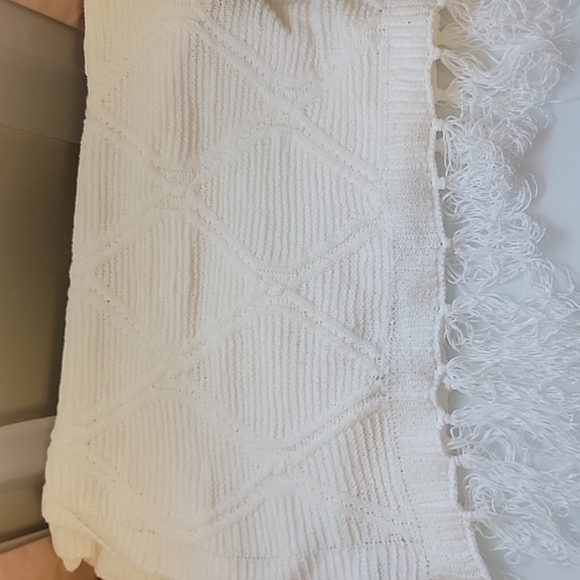 NWT Hobby Lobby Snow Flowers Collection Pure White Blanket - Picture 4 of 4